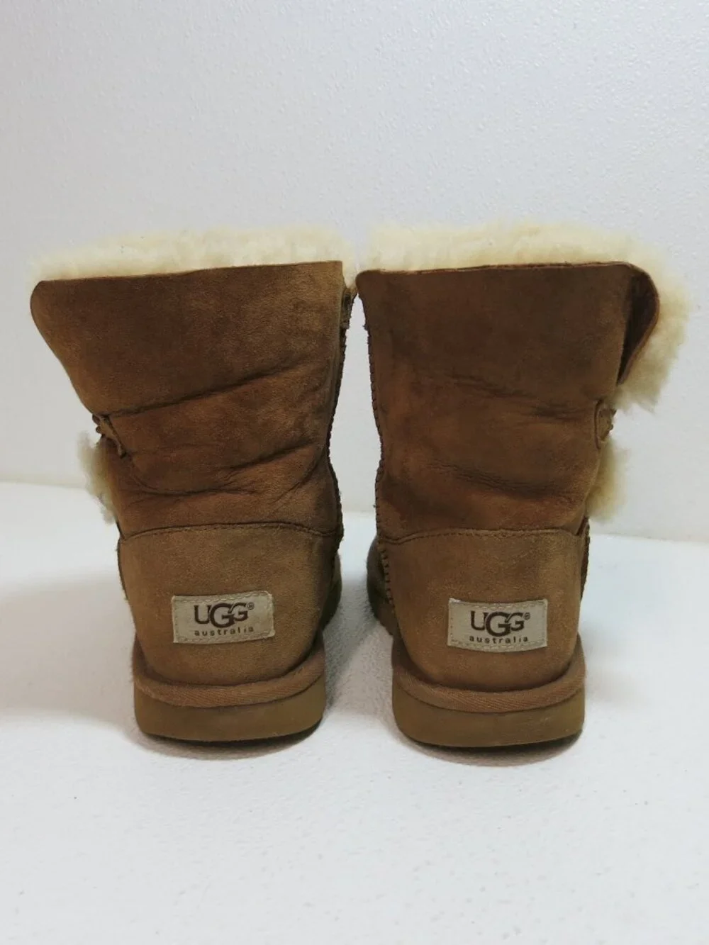 UGG 5991Y Australia Bailey Button Winter Boots Insulated Kids Footwear Sz 5